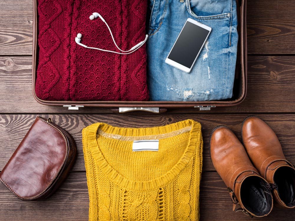 Comment faire sa valise: organisez-vous selon le poids du bagage.