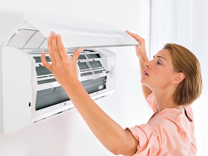 Conservez la fraicheur de votre maison en réglant votre climatiseur.