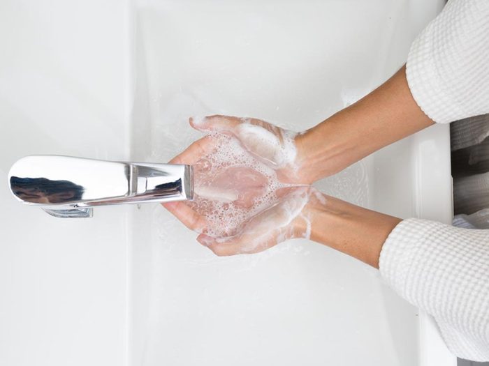 Habitudes à banir: le savon antibactérien.