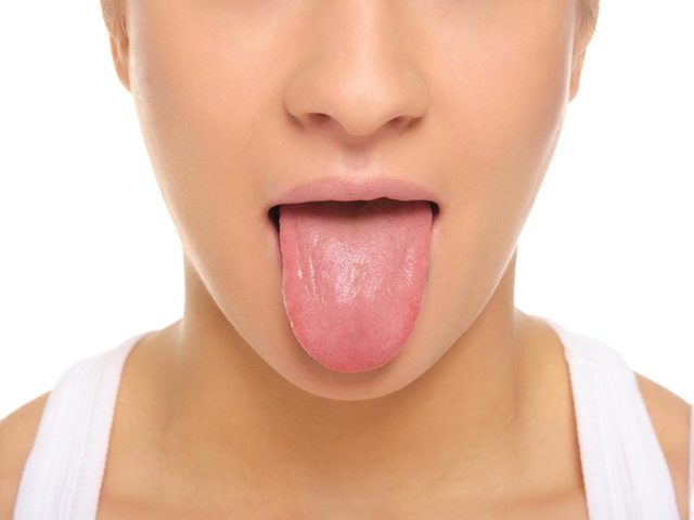 Raclez votre langue pour viter la mauvaise haleine.