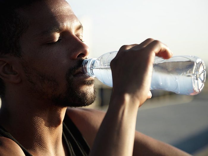 Facteurs de risque du prédiabète: la soif accrue peut être un symptôme.