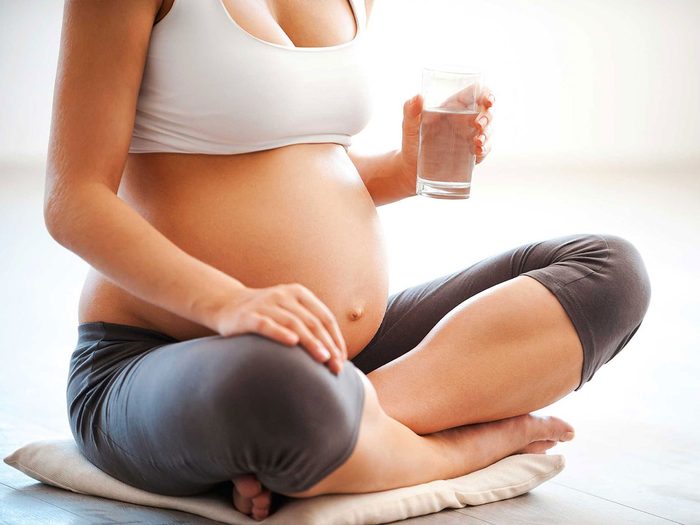 Les sueurs nocturnes se produisent pendant les trois premiers mois de la grossesse.