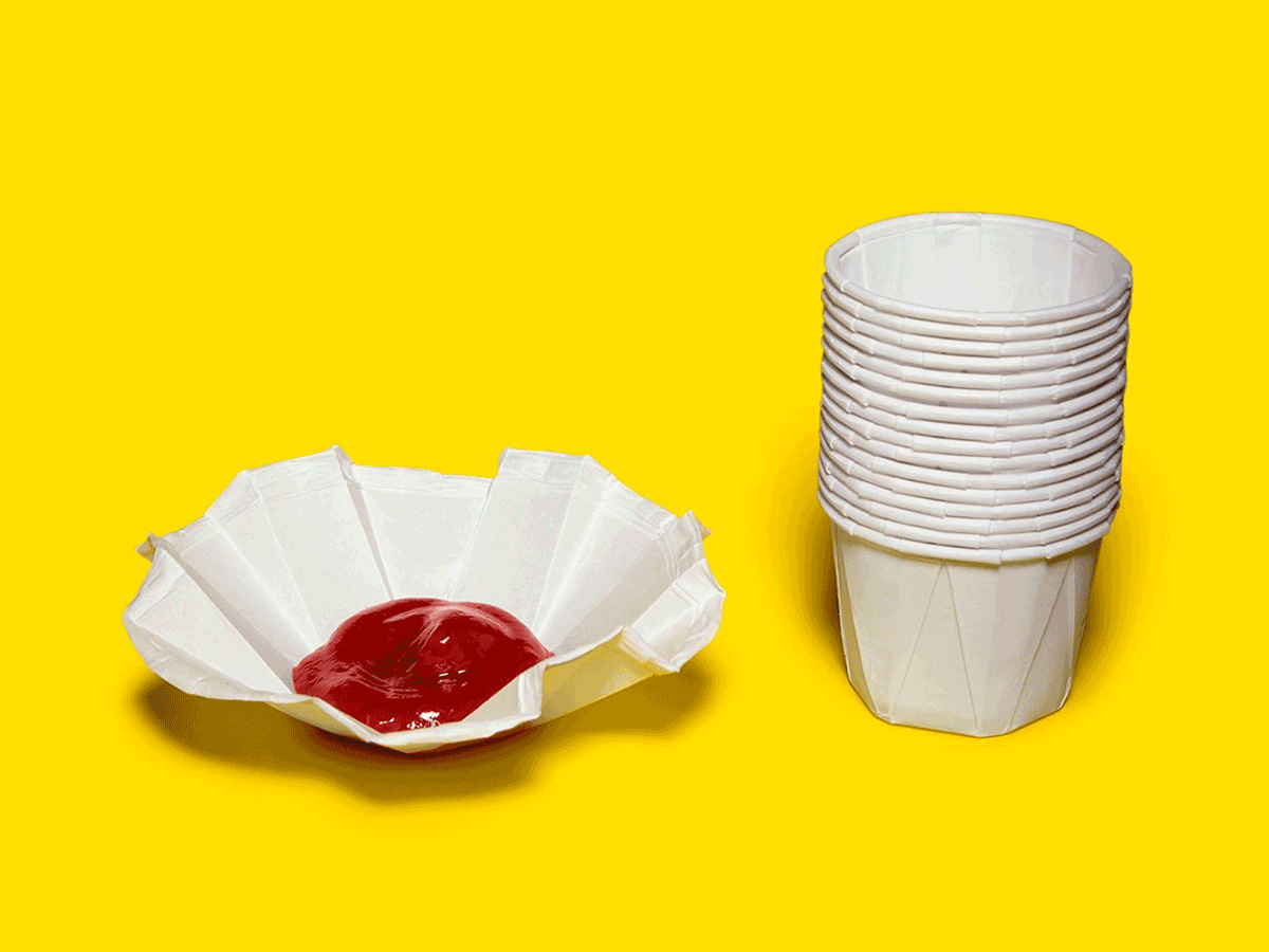 Trucs et astuces insolites à essayer avec des contenants alimentaires tels que les gobelets de ketchup.