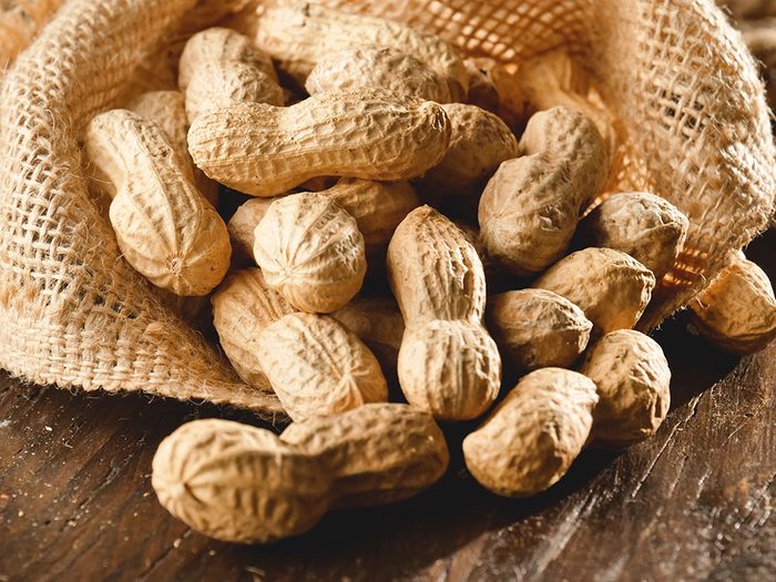 Vertus des noix: les arachides apportent des protéines.