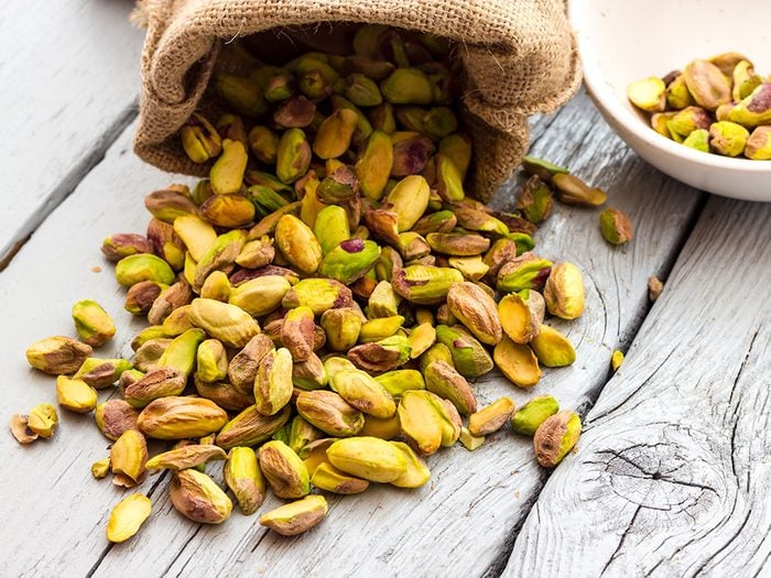 Vertus des noix: les pistaches sont excellentes pour la santé des yeux.