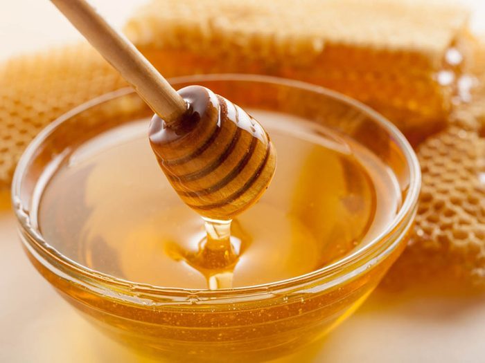 Arrêtez le hoquet en mangeant une cuillère de miel.