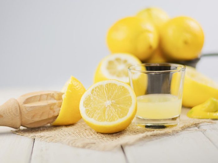 Pour cuisiner rapidement le citron, passez-le au micro-onde pour en extraire plus facilement le jus.