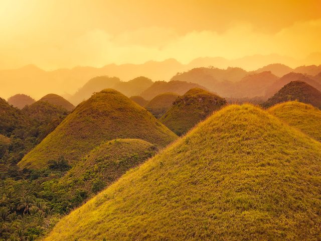 Chocolate Hills aux Philippines est l'une des plus belles formations rocheuses naturelles  travers le monde.