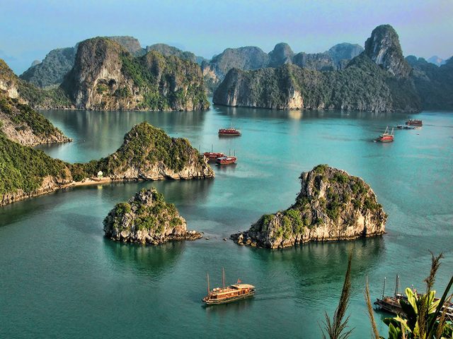 La baie dHa Long au Vietnam est l'une des plus belles formations rocheuses naturelles  travers le monde.