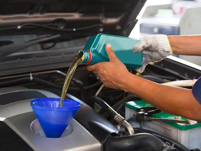 Mythe sur l’automobile: changer les filtres à air et le liquide de refroidissement lors du changement d’huile.
