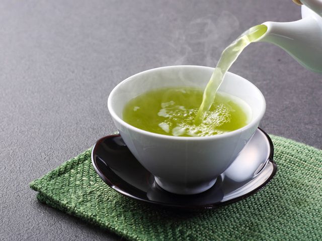 Pour avoir un ventre plat, buvez du th vert.