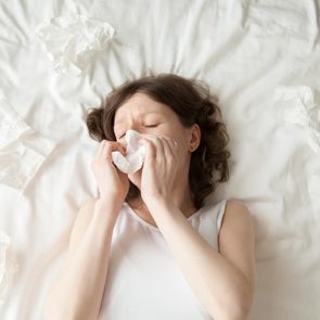 Dormir sur un vieux matelas pourrait vous faire développer une allergie aux acariens.
