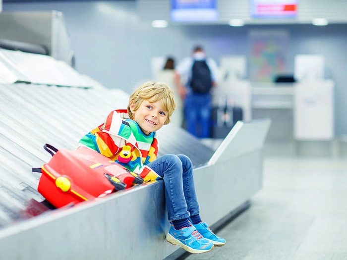 L'aéroport de Montréal a installer un zone pour les enfants.