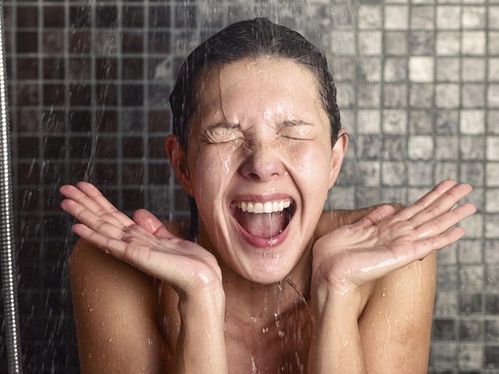 Pour avoir une peau saine: évitez les longues douches brulantes.