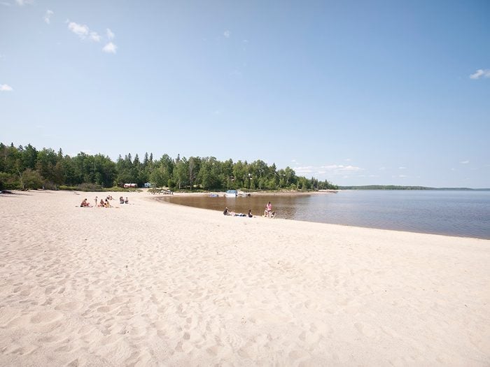 La plage du Lac Faillon en Abitibi-Témiscaminque est l’une des plus belles plages du Québec.