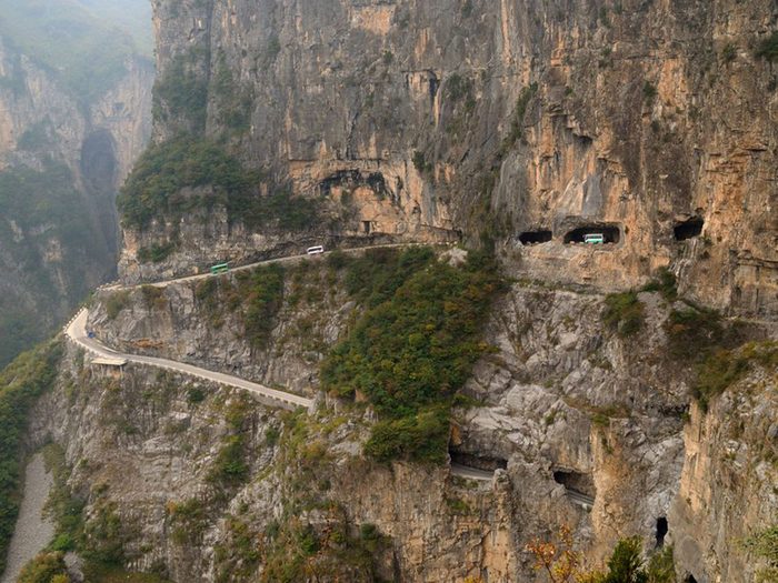 Le tunnel de Guoliang en Chine fait partie des routes les plus dangereuses au monde.