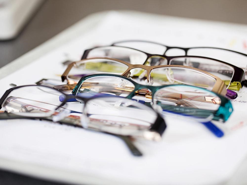 Ce qui peut vous vieillir: ￼acheter vos lunettes de lecture en pharmacie.