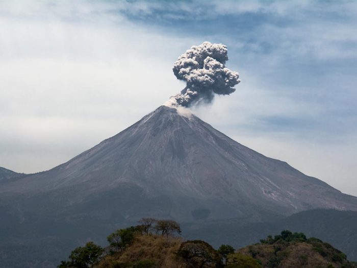 Visitez un volcan en activité au Mexique.