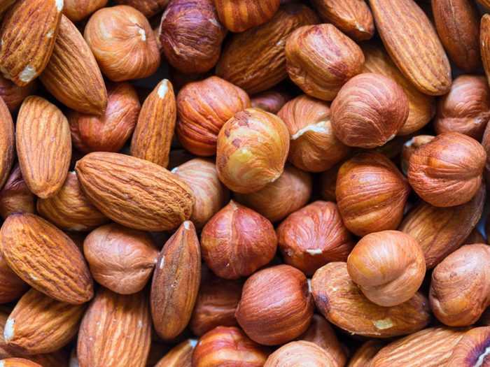 Aliment santé: mangez des noix en petite quantité seulement.