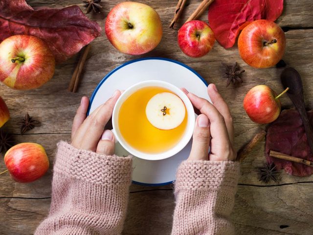 En automne, dgustez du jus de pomme frais.