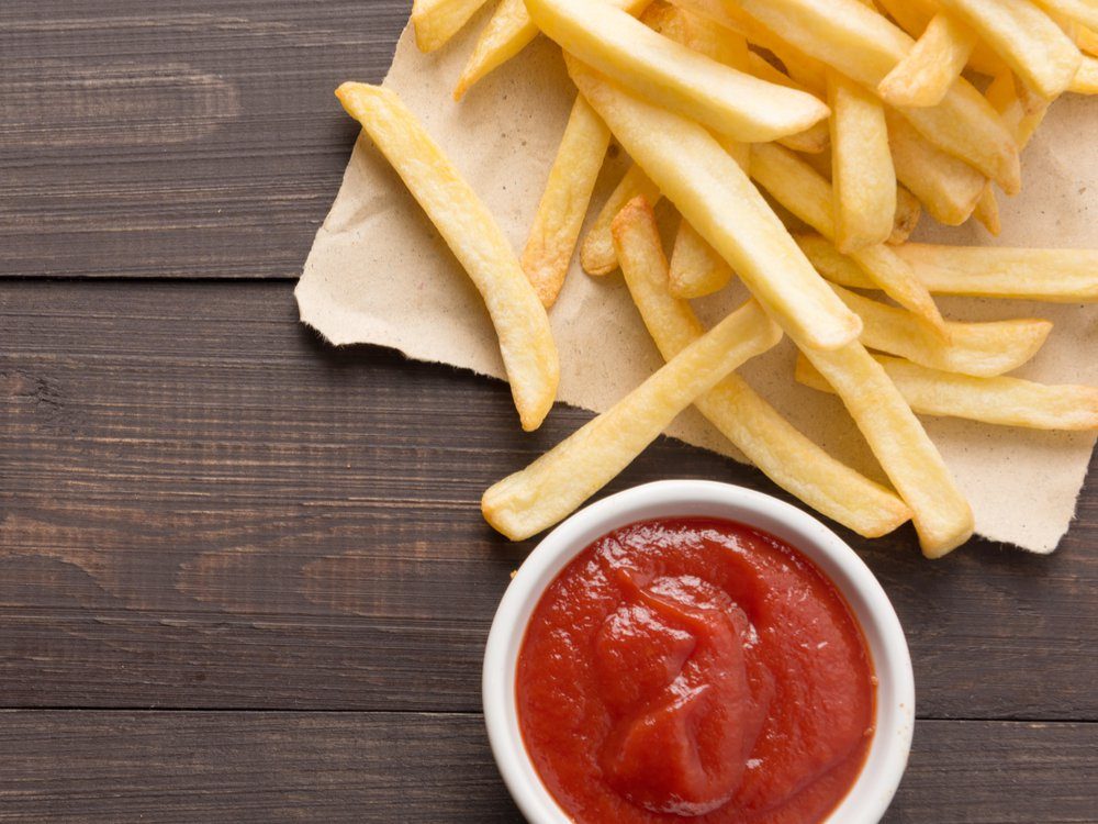 Remplacez les condiments comme le ketchup par un aliment plus sain.