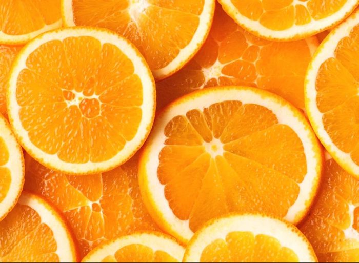 Parmi les fruits et légumes d'automne, on retrouve les oranges.