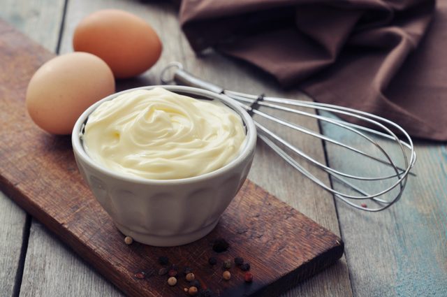 Parmi les meilleurs sauces et condiments, utilisez de la mayonnaise lgre.