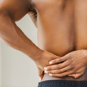 Une douleur dans le bas du dos pourrait signifier une artère bloquée.
