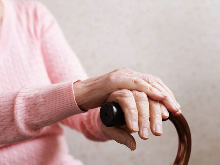 Soulager les douleurs arthritiques est l'un des bienfaits du curcuma.
