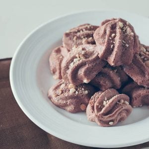 Biscuits meringues au chocolat et aux noix
