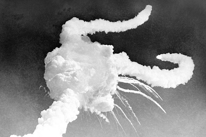Chair de poule : photo de l'explosion de la navette Challenger.