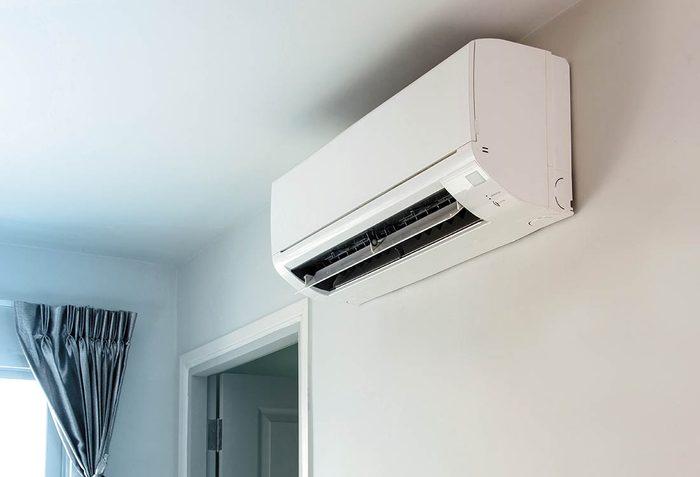Votre consommation d’électricité pourrait augmenter si une source de chaleur est placée près du thermostat de la maison.