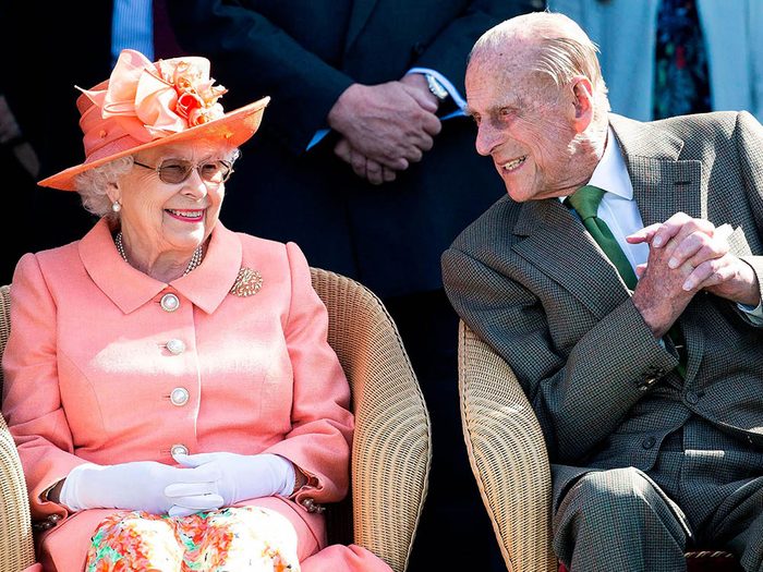 La reine Élisabeth II ne possède pas de compte sur les réseaux sociaux.