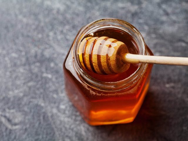Le rfrigrateur risque de cristalliser le sucre du miel.