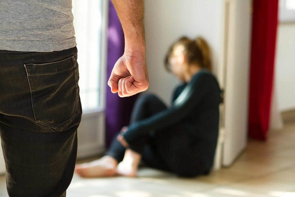 Une rupture amoureuse peut avoir lieu lorsque le partenaire présente des signes de comportement abusif.