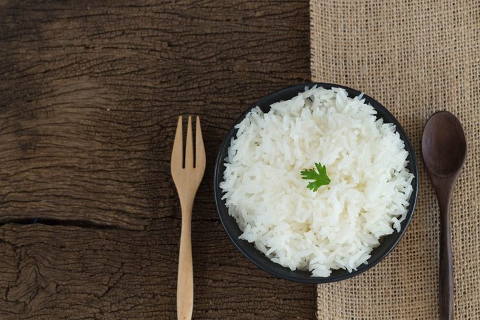 Pour une alimentation anti-inflammatoire, évitez le riz blanc.