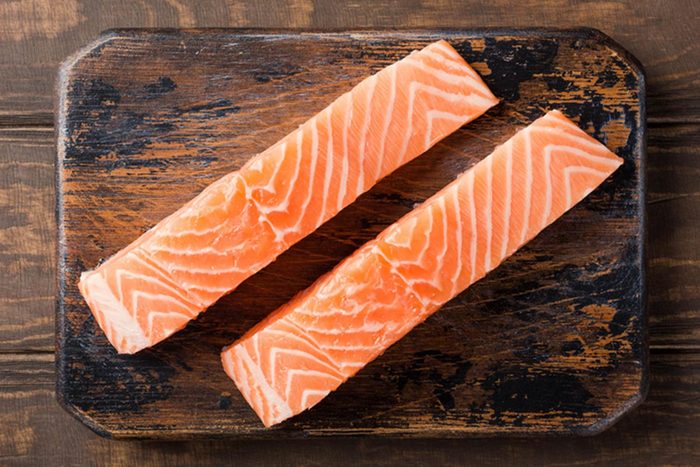 Pour une alimentation anti-inflammatoire, mangez du saumon sauvage.