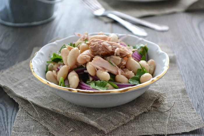 Boîtes à lunch : préparez une salade de haricots et thon.