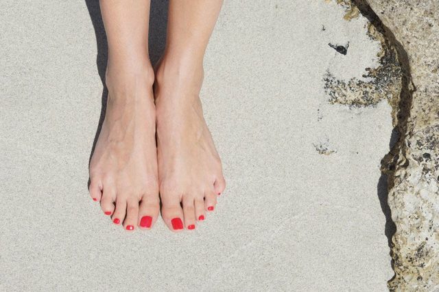 Une douleur aux pieds peut tre due aux rayons UV.