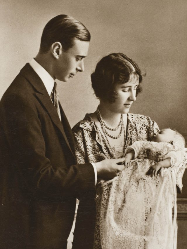 Famille royale : photo du bb lisabeth et ses parents.