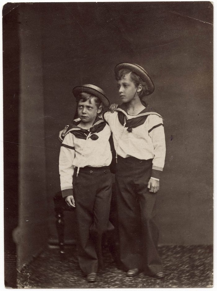 Famille royale : photo de George V et son frère aîné Albert Victor.