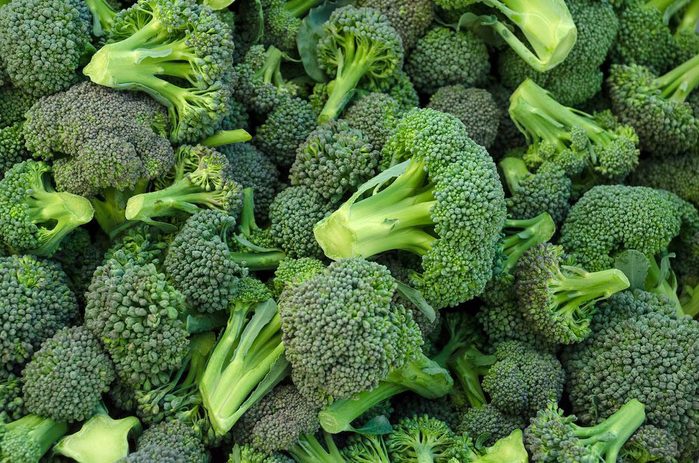 Manger cru du brocoli apporte plus de bienfaits que si vous le mangiez cuit.