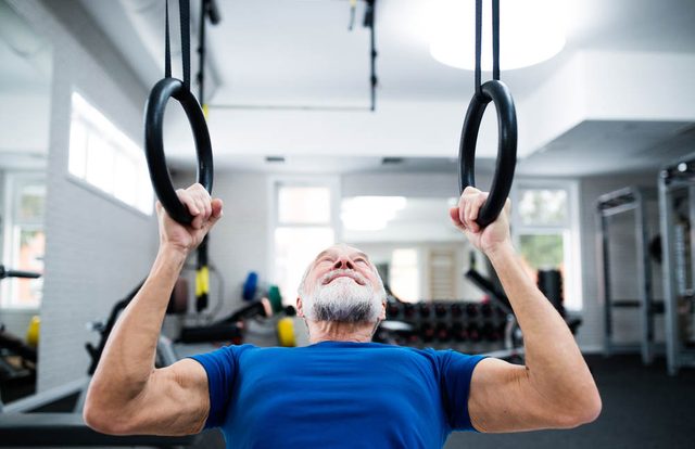 Mise en forme aprs 50 ans : la musculation est un outil essentiel pour la sant et la perte de poids.