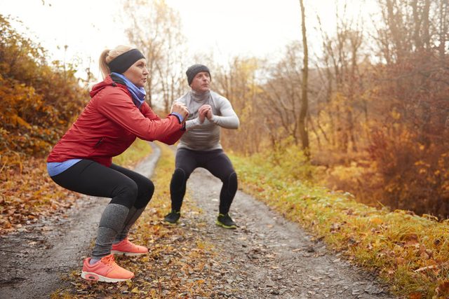 Mise en forme aprs 50 ans : les squats aident  renforcer le bas du corps.