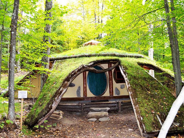 Passez une nuit au Qubec dans une maison de hobbit.