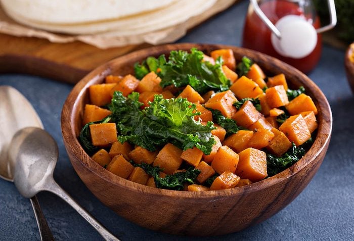 Recette de kale : dégustez-la accompagné de patates douces encore tièdes