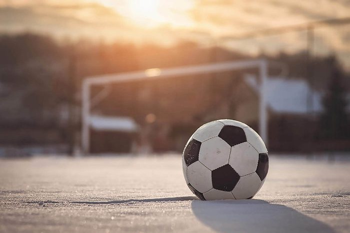Temps des Fêtes : jouez un match de soccer la veille de Noël.