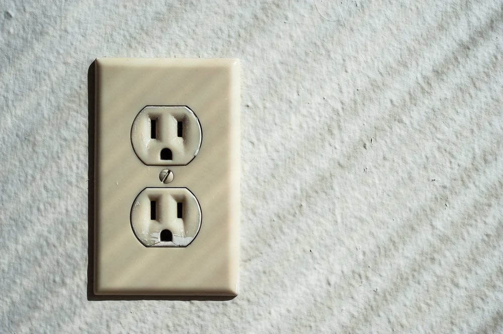 Votre maison vous fait vieillir vos plaques et interrupteurs muraux sont de couleur crème.