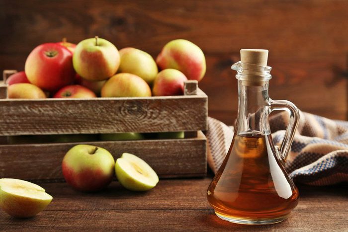 Le vinaigre de cidre de pomme peut être utilisé dans des recettes.