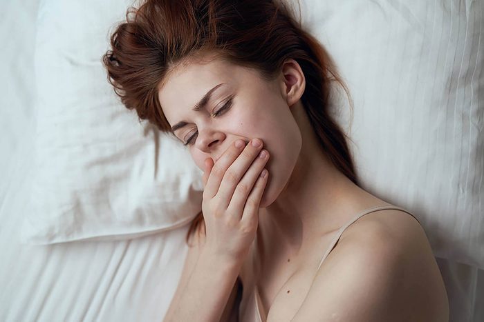 Réaction du corps le matin : vous avez mauvaise haleine.